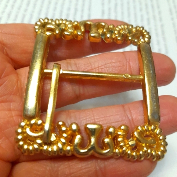 Accessories - Gold Intricate Fancy Buckle